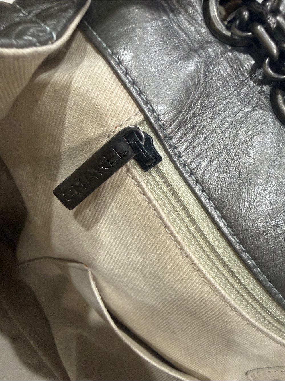 Authentic Chanel 2.55 Reissue Maxi Flap Metallic Crinkled 2011 - Picture 9 of 15